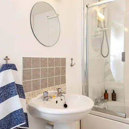 Coastguards With Parking 휫비