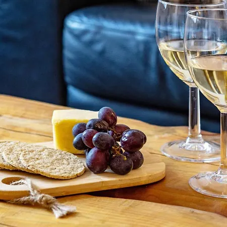 Coastguards With Parking Holiday home