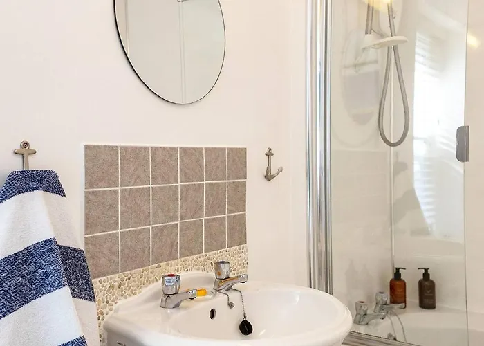 Coastguards With Parking 惠特比