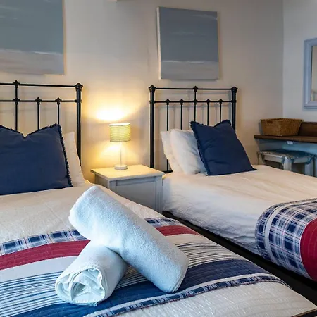 Coastguards With Parking Semesterbostad