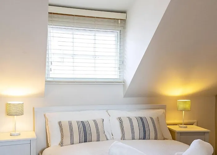 Coastguards With Parking * Whitby